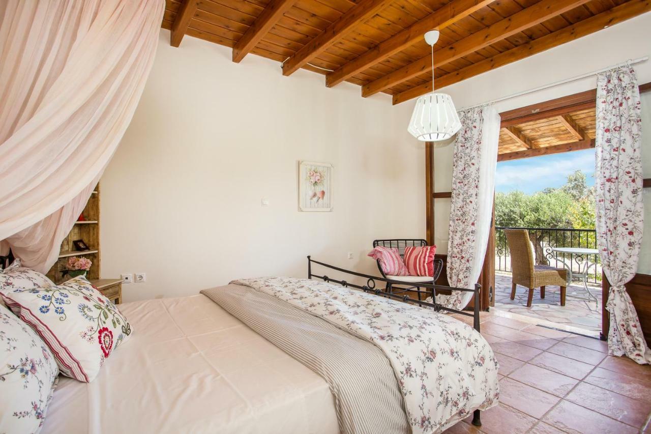 Sunny Countryside - With Private Pool *
