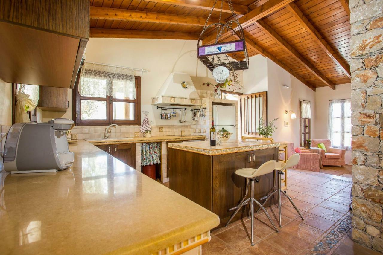 Sunny Countryside - With Private Pool Villaer