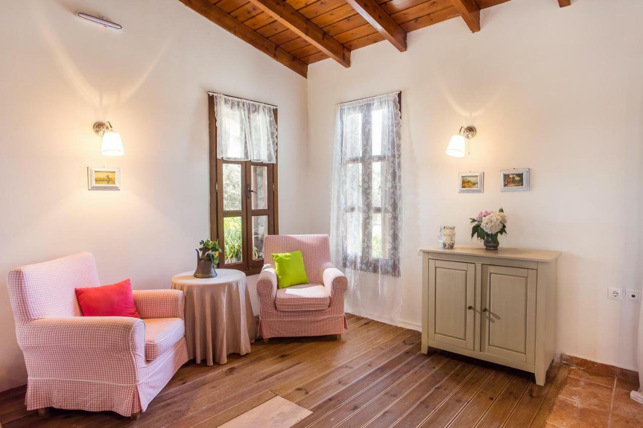 Villaer Sunny Countryside - With Private Pool