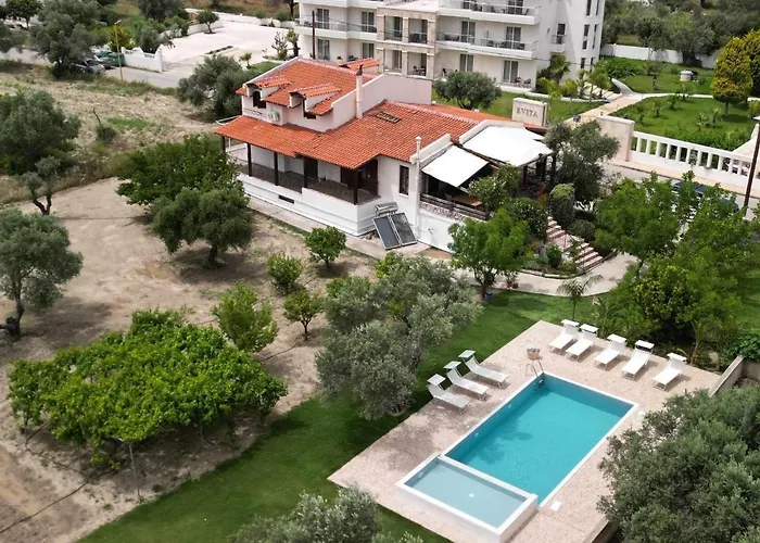 Sunny Countryside Villa - With Private Pool